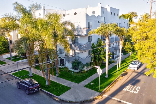 Foto del edificio - Bentley Luxury Investments LLC