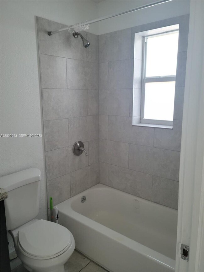 Foto del edificio - 5655 Johnson St