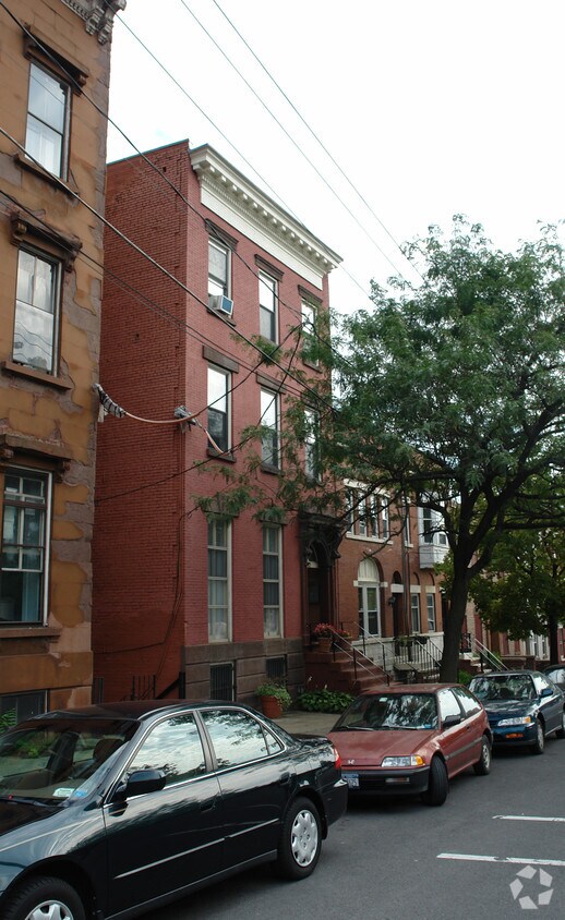 Building Photo - 47 Ten Broeck St