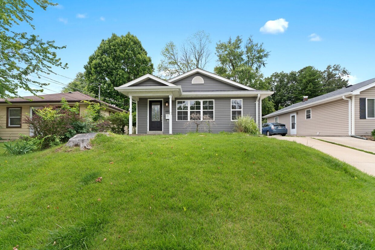 1009 Lindemann Rd, Des Peres, MO 63131 House Rental in Des Peres, MO