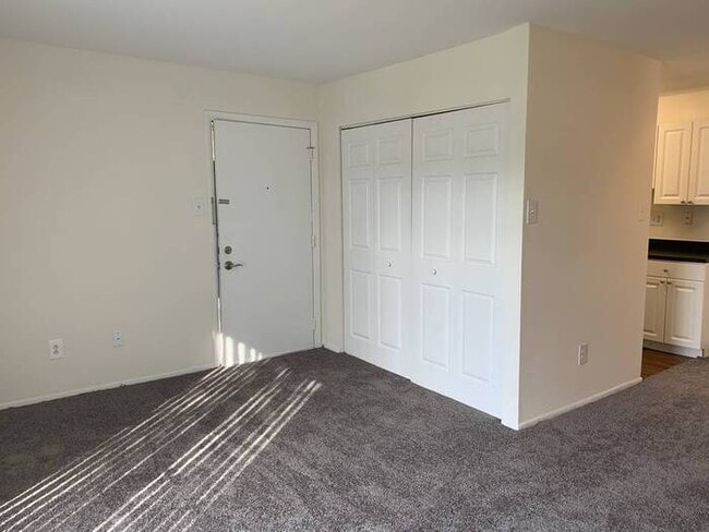 Building Photo - 614 Lincoln Dr