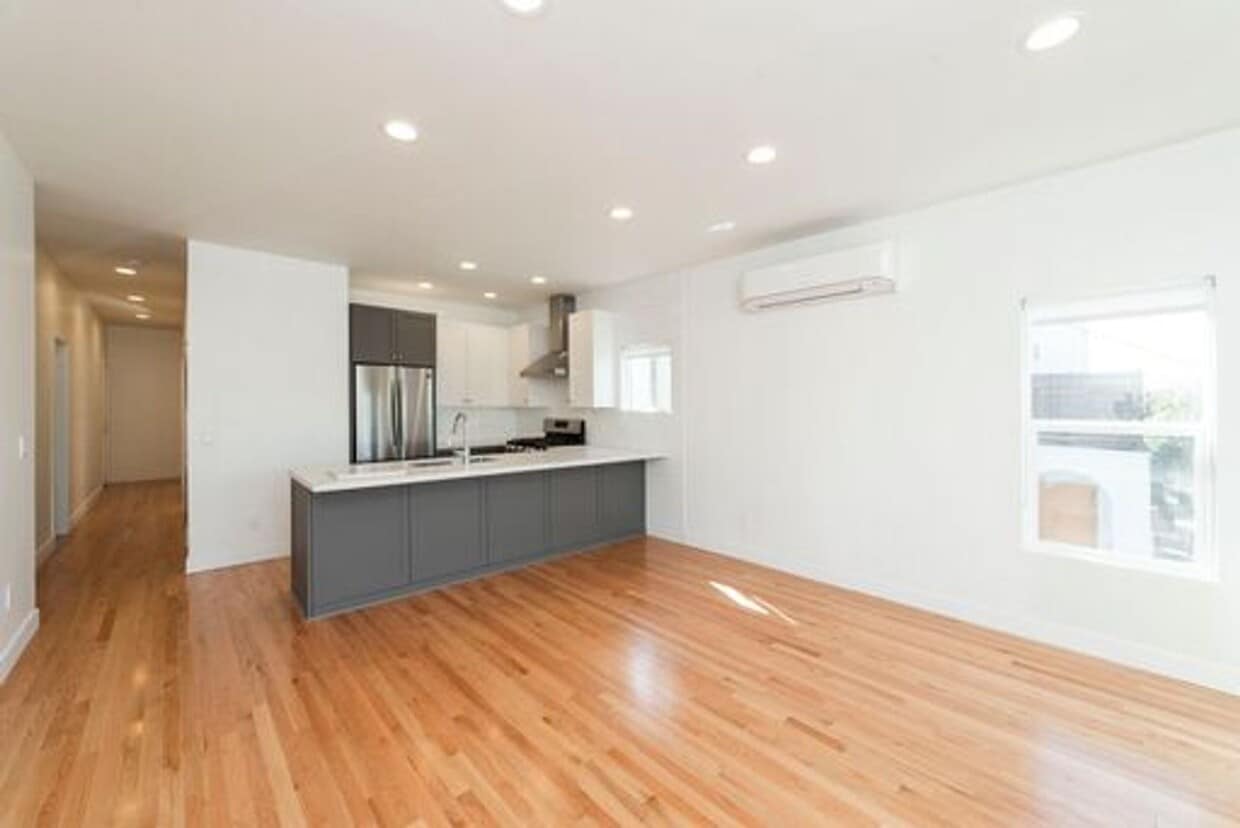 Foto principal - 830 N Coronado St