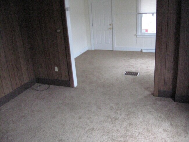 Building Photo - 359 N Prune St