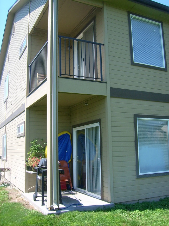 Building Photo - 2112 E White Oak Ct