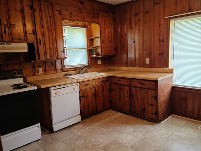 Building Photo - Main Street