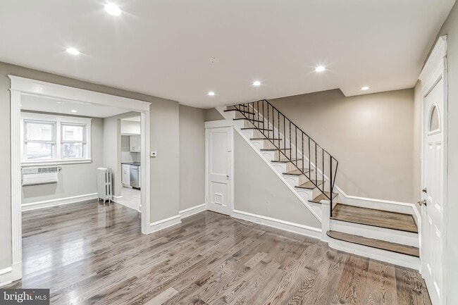 Building Photo - 3436 Barclay St