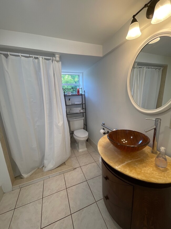 2x1 or 4x2 easy shower - 2440 Manasota Beach Rd