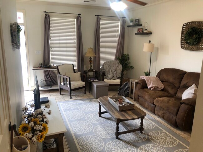 Foto del edificio - 2206 Anderson Rd