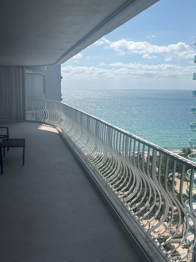 Building Photo - 10155 Collins Ave