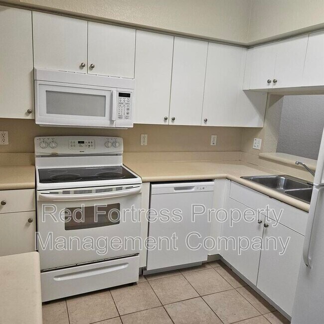 Foto del edificio - 8408 Bernwood Cove Loop
