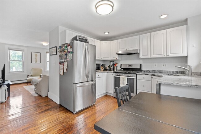 Foto del edificio - 526-528 Medford St