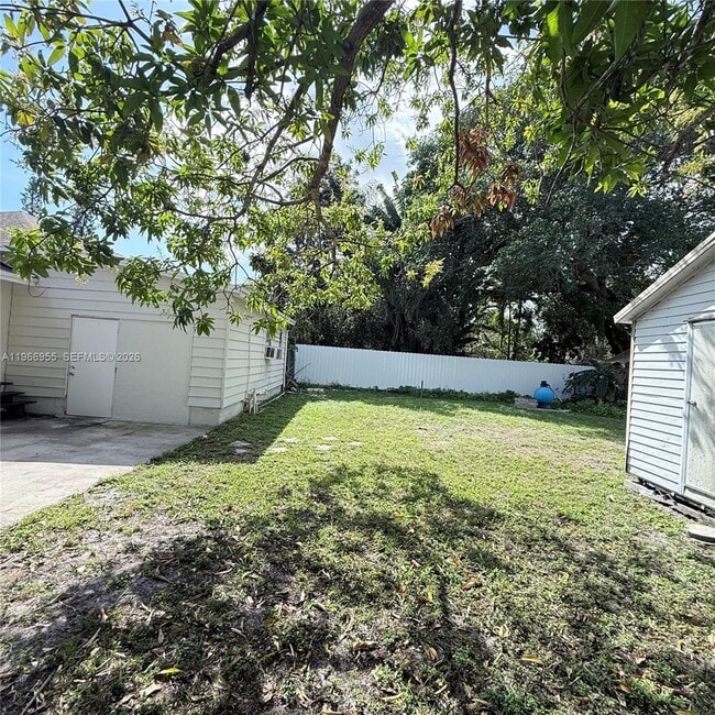 Building Photo - 12680 NE 3rd Ave