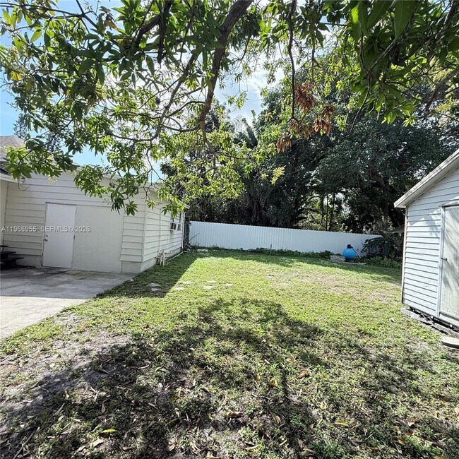 Foto del edificio - 12680 NE 3rd Ave