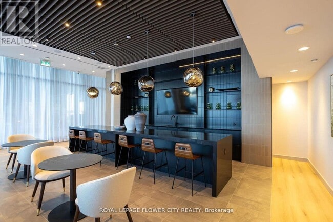 Building Photo - 15 Skyridge Dr