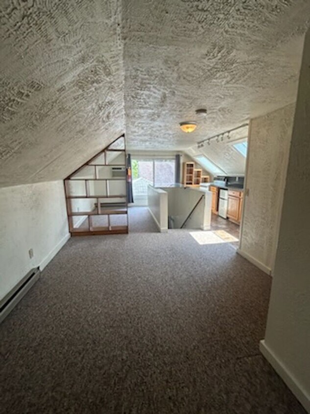 Primary Photo - Upstairs Studio Apartment on Oneida Street...