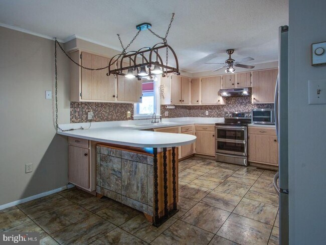 Foto del edificio - 18472 Linden Ln