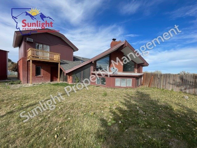 Building Photo - Horse Property - 3 bed 3 bath with ample s...