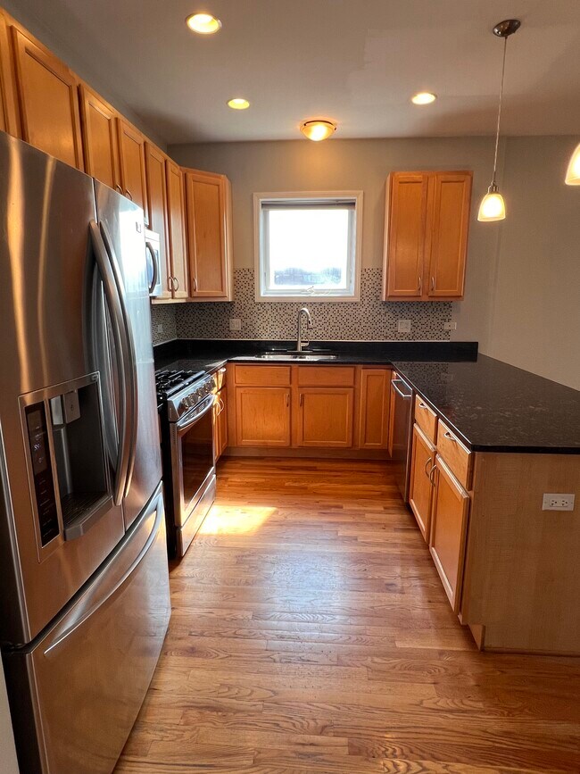 Building Photo - 1610 W Grand Ave