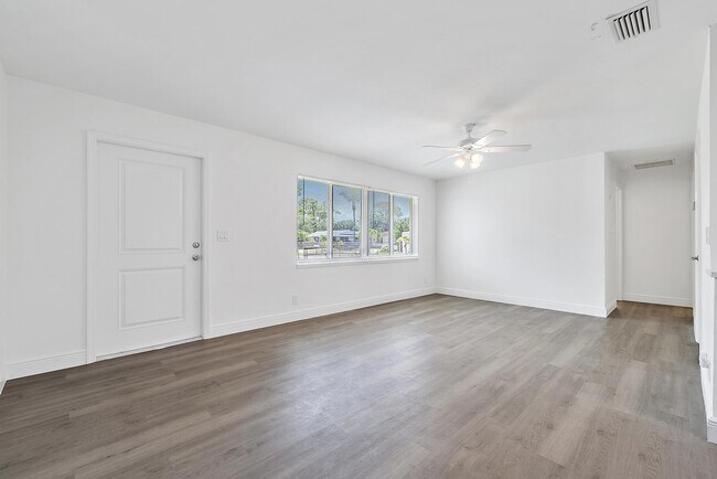 Building Photo - 9160 W Highland Pines Blvd