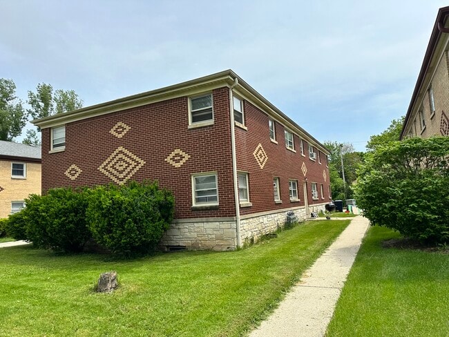 Building Photo - 2950 S 60th St
