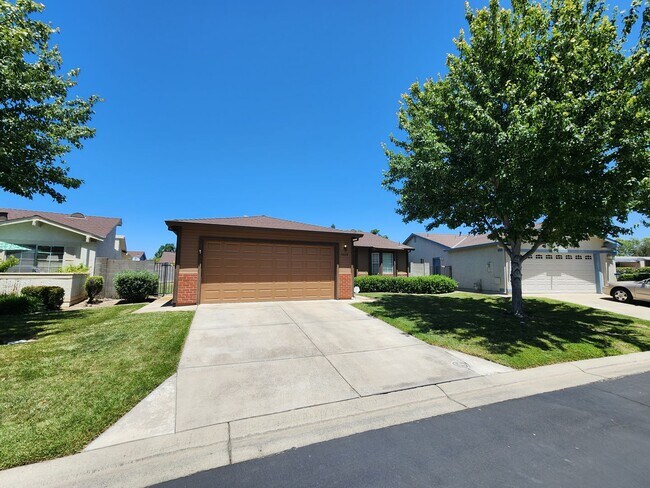 Building Photo - 2bd/2ba Sacramento Home in 55+ community