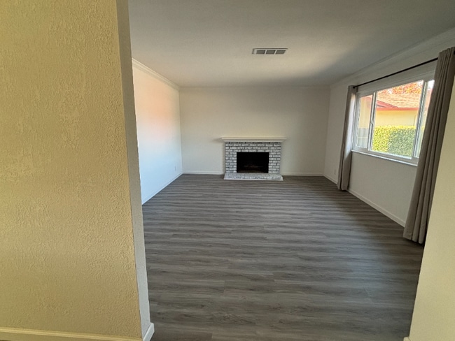 Building Photo - 524 Gonzales Dr