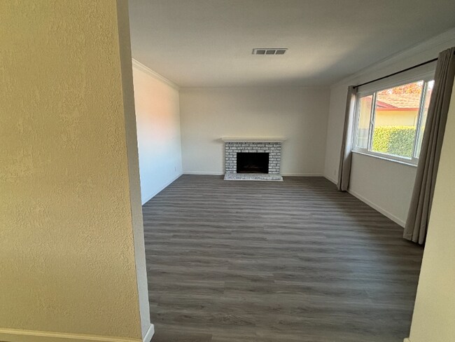 Foto del edificio - 524 Gonzales Dr