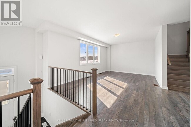 Building Photo - 1466 Stovell Cres