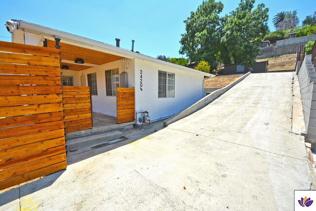 Building Photo - 2420 W Avenue 32