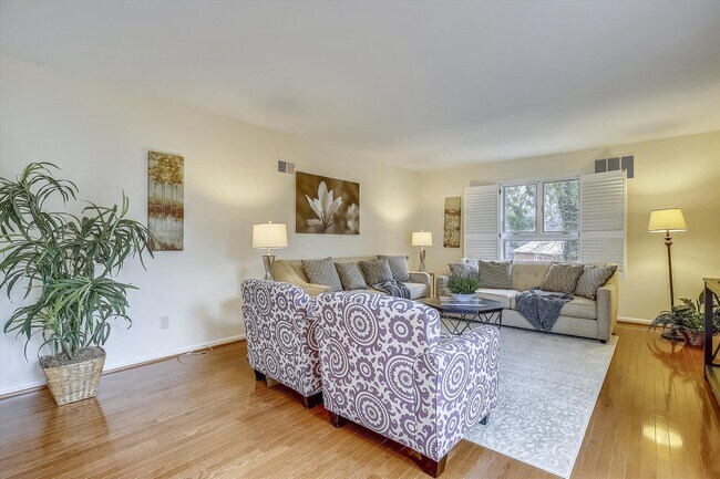 Photo - 6 Devon Rd House