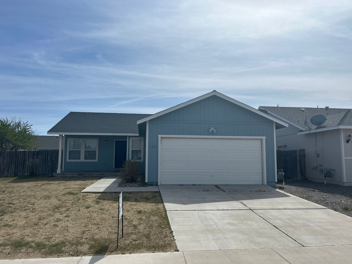 Primary Photo - 3 Bed 2 Bath Newly Updated Fernley Home