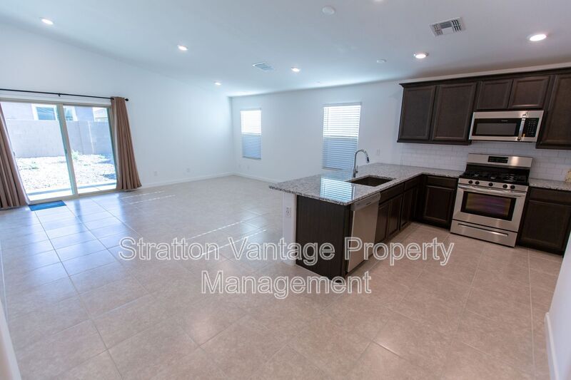 Primary Photo - 305 Pinnacle Ridge Dr