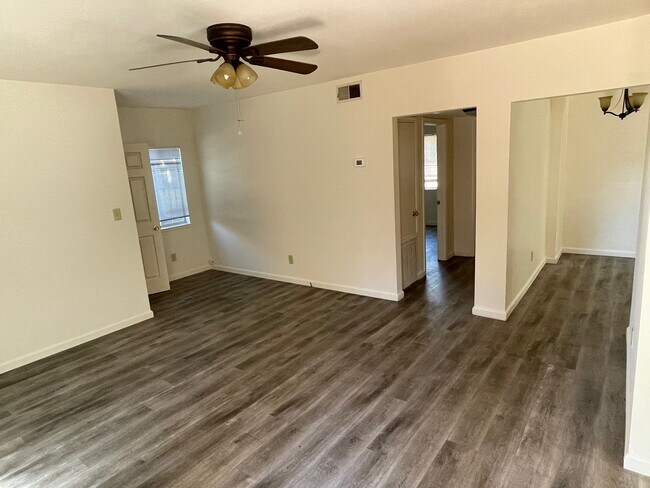 Building Photo - 571 El Camino Ave