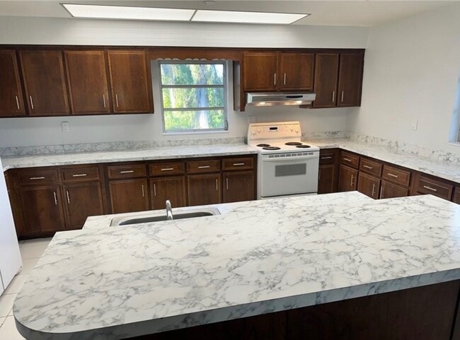 Foto del edificio - 19 Windy Point Rd