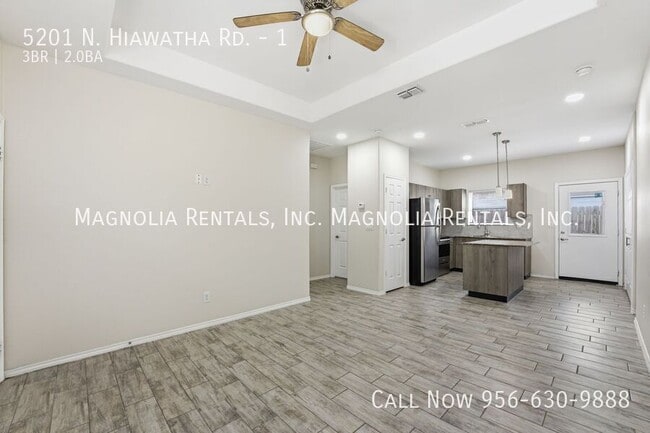 Building Photo - 5201 N Hiawatha Dr