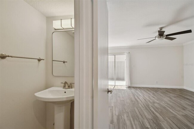 Building Photo - 408 S Arrawana Ave