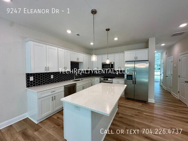Foto del edificio - 9247 Eleanor Dr