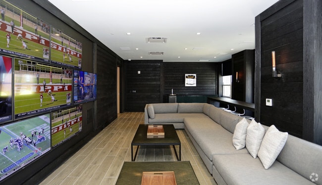 Interior Photo - 65 Bay Street Apartments