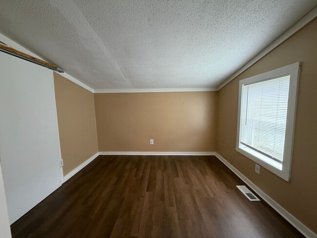 Building Photo - 145 Church St