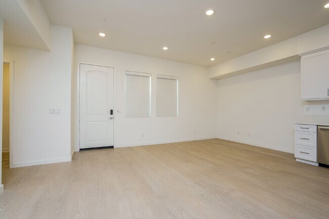 Building Photo - Modern Luxury Condo with EV Charger & Resort-Style Amenities in Mission Viejo
