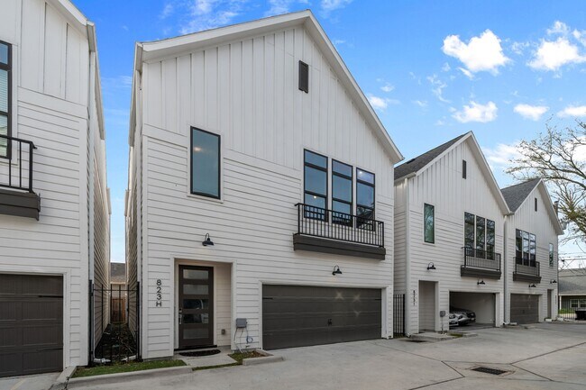 Foto del edificio - 823 Mansfield St