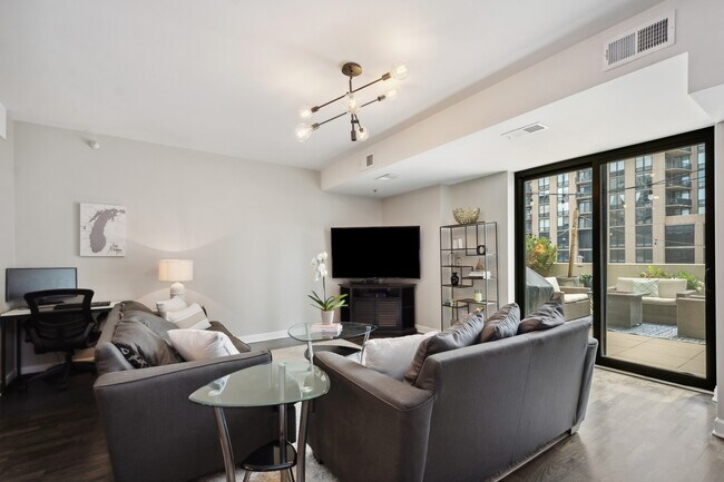 Foto del edificio - 451 W Huron St