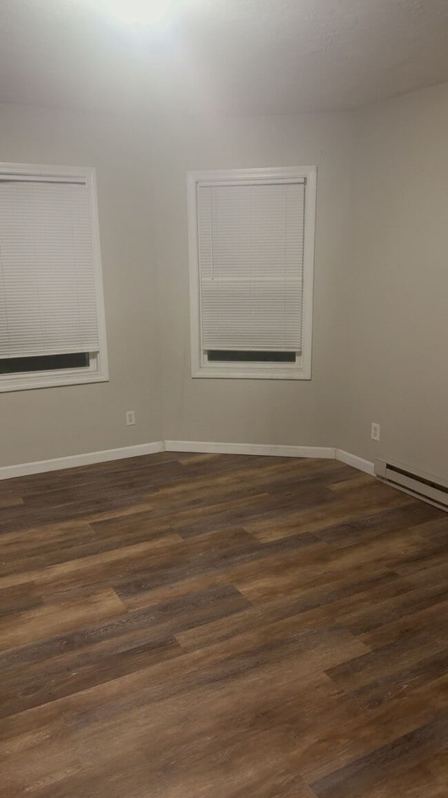 Building Photo - 240 S Main St