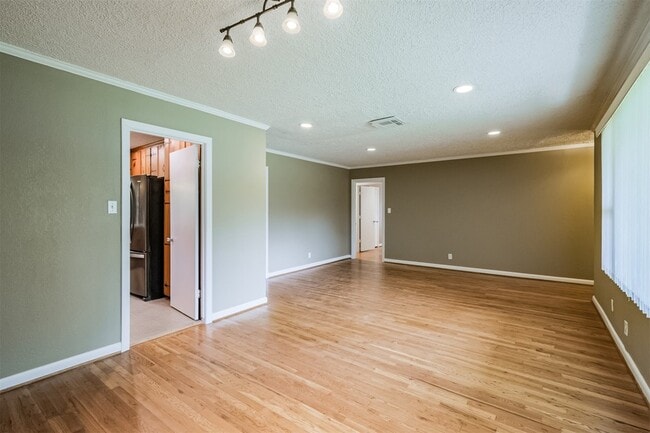 Building Photo - 5450 Stillbrooke Dr