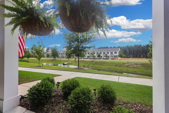 Foto del edificio - 1011 Yellowwood Aly