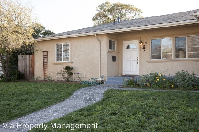 Foto del edificio - 8158 Tamarack Dr