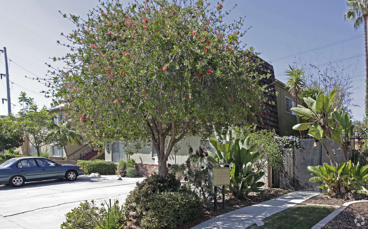 Building Photo - 4036 Kansas St