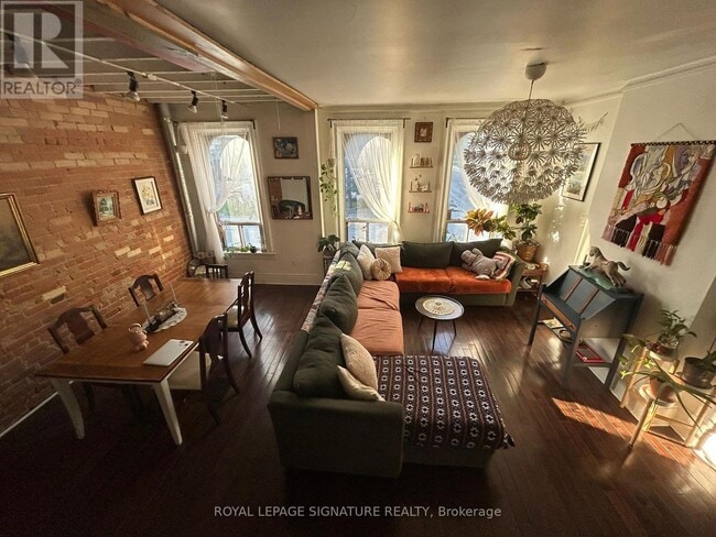 Photo du bâtiment - 263 Wellesley St E