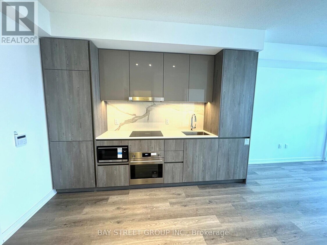 Primary Photo - 8 Interchange Wy