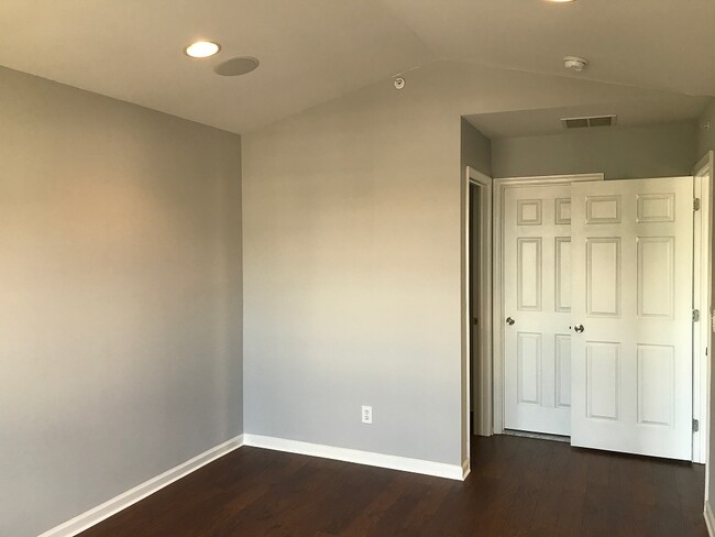 Building Photo - 3036 King Court